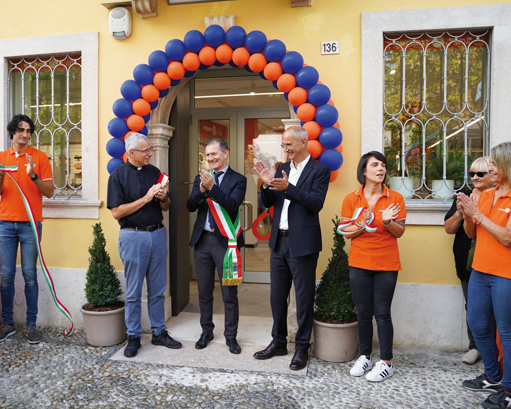 Il sindaco Attilio Gastaldello all'inaugurazione del punto vendita Expert Leso di San Giovanni Lupatoto