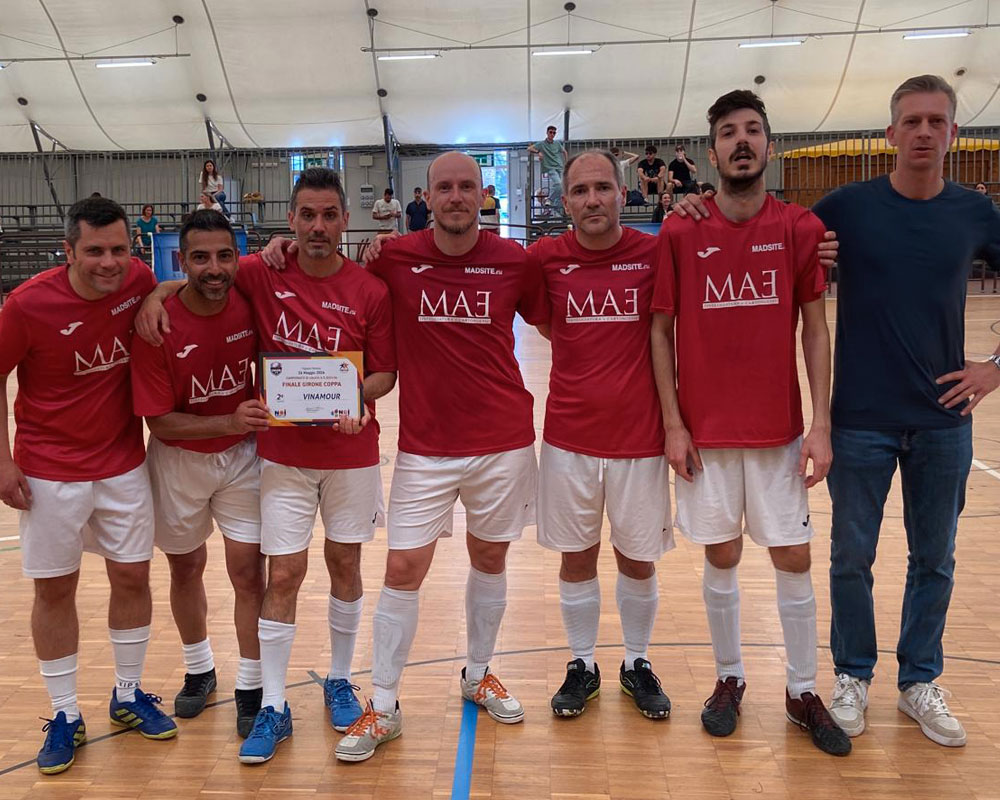 Alcuni ragazzi della squadra Vinamour calcio a 5 che ha disputato il campionato del Noi Sport Verona