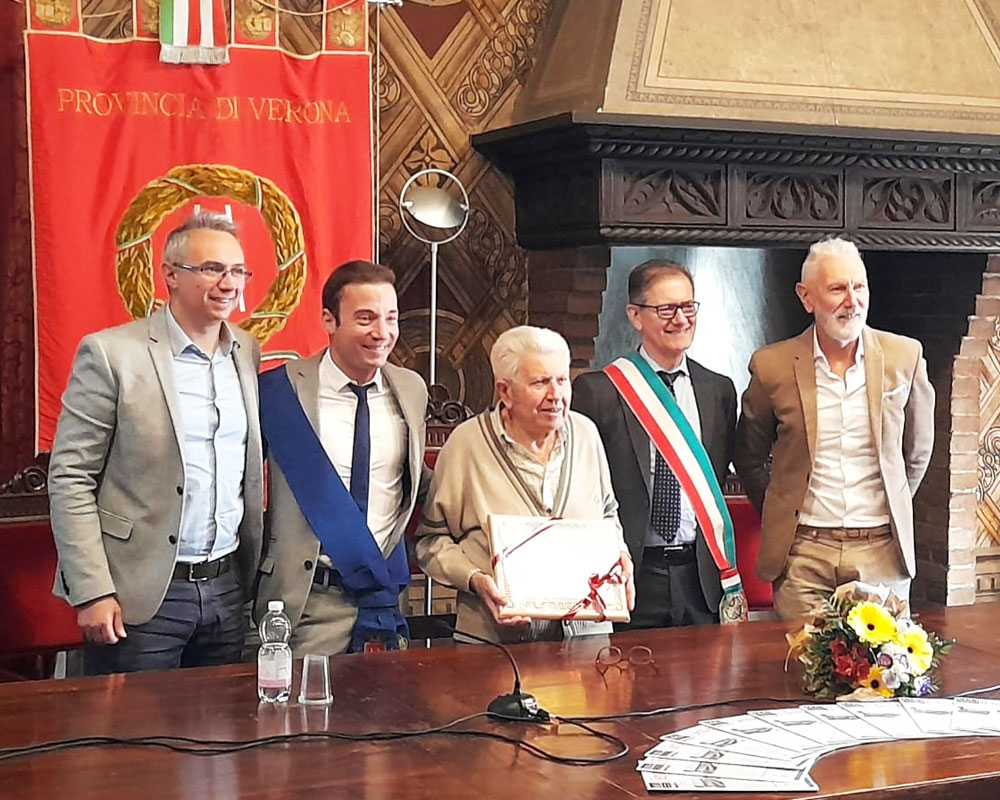 Cerimonia nella Sala Rossa della Provincia di Verona per festeggiare i 40 anni del mensile lupatotino Il Sentiero