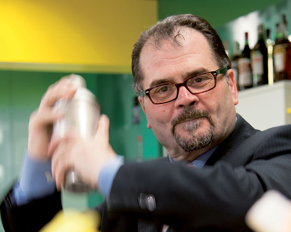 Ettore Diana il barman lupatotino campione mondiale di cocktail