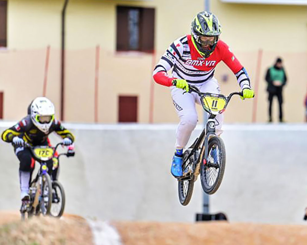 L'atleta olimpionico Manuel De Vecchi leader nel Circuito Italiano Bmx