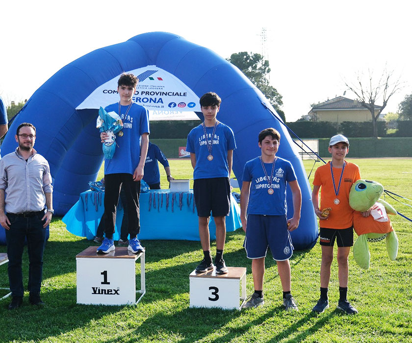 ragazzi-podio-tutto-libertas- Podio tutto della Libertas Lupatotina nella gara triathlon 9 maschile
