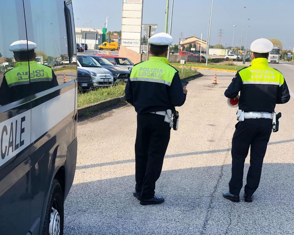 Blitz antidroga al parco del laghetto di San Giovanni Lupatoto