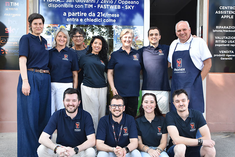 Phonex-Team-San-Giovanni-Lupatoto Ha aperto a San Giovanni Lupatoto, Phonex, il nuovo punto di riferimento per la telefonia