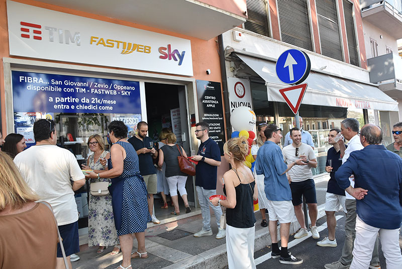 Phonex-inaugurazione-San-Giovanni-Lupatoto Ha aperto a San Giovanni Lupatoto, Phonex, il nuovo punto di riferimento per la telefonia